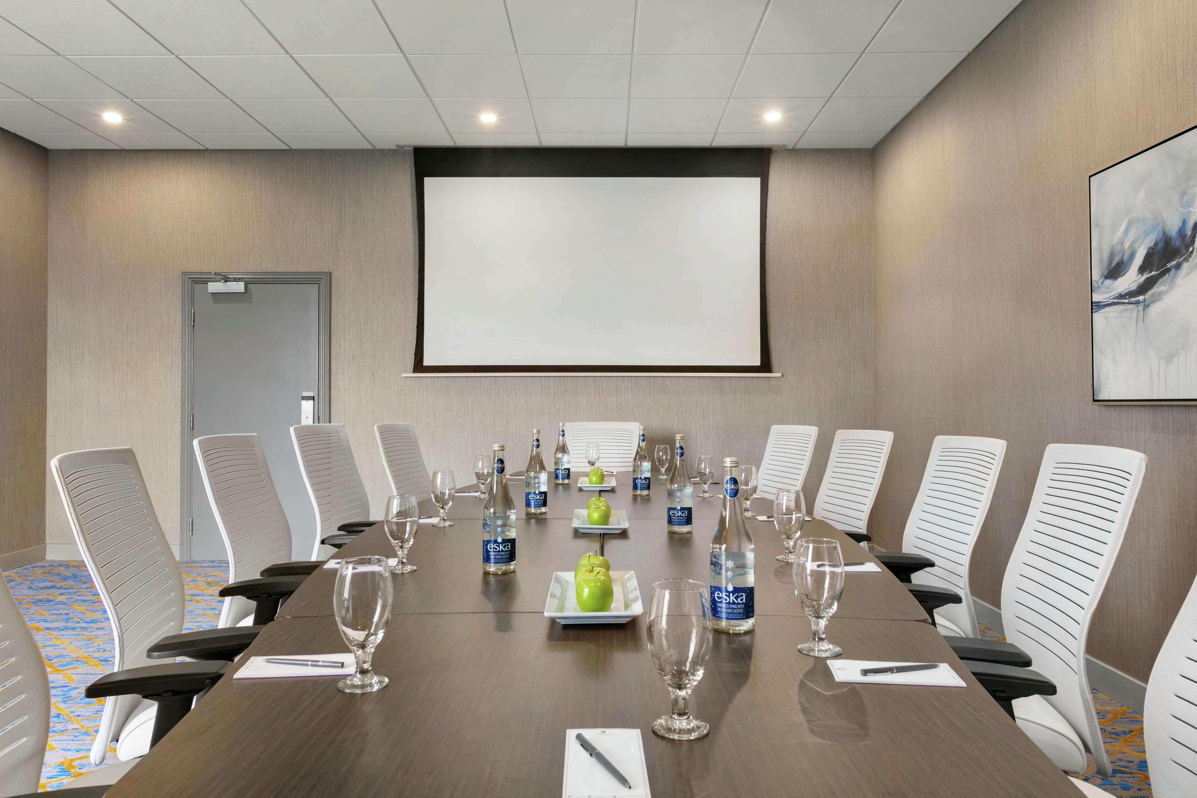 Embassy Suites By Hilton Montreal Airport Pointe-Claire Εξωτερικό φωτογραφία