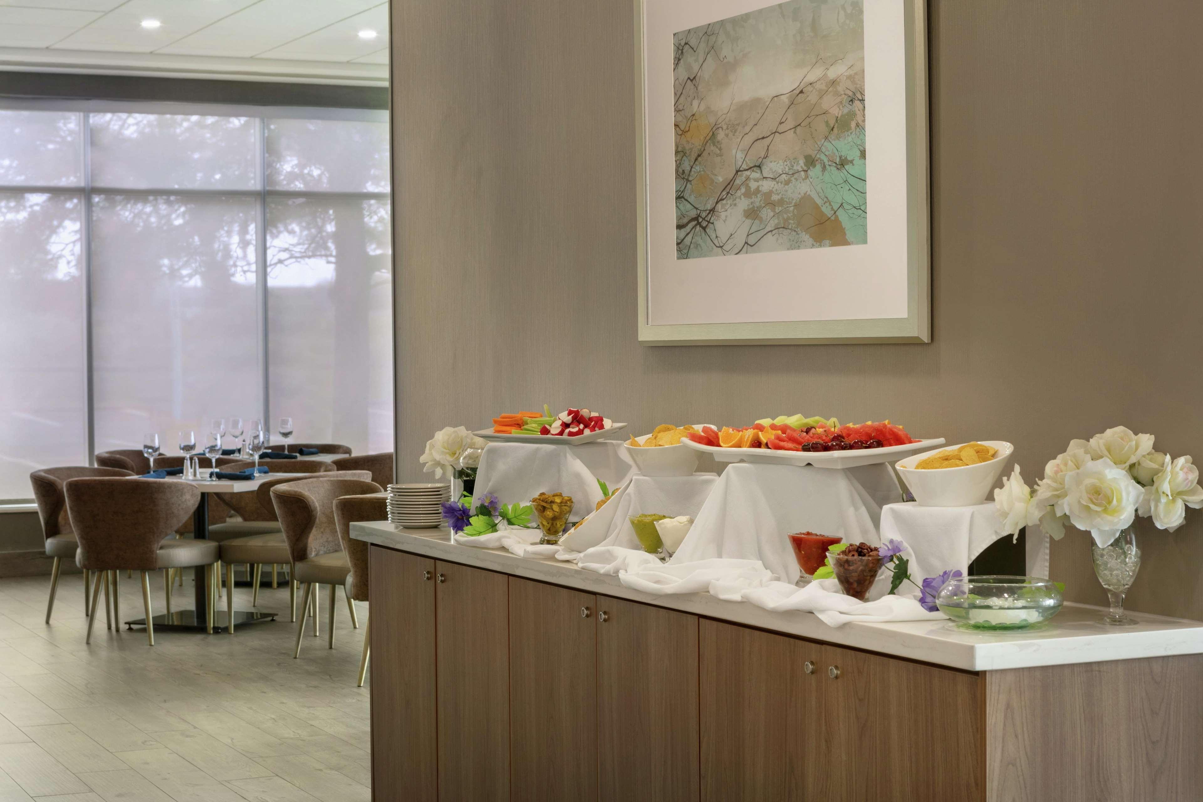 Embassy Suites By Hilton Montreal Airport Pointe-Claire Εξωτερικό φωτογραφία