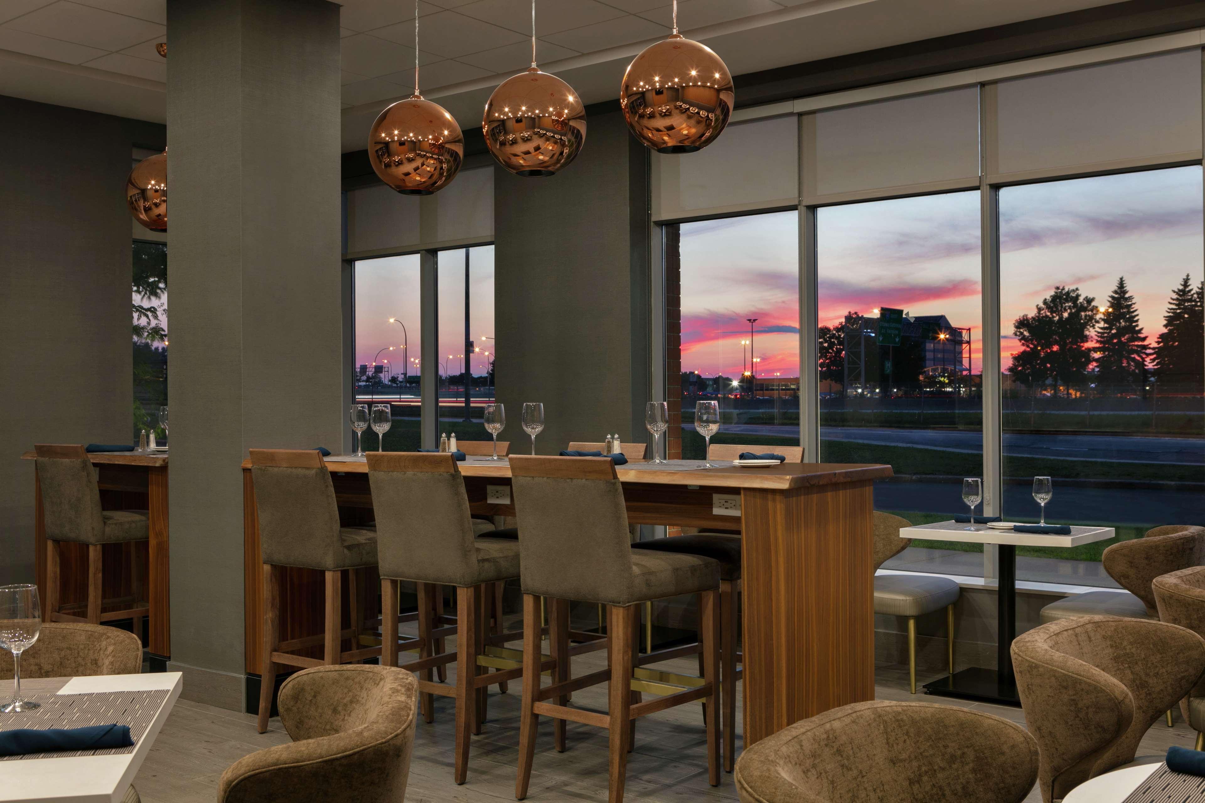 Embassy Suites By Hilton Montreal Airport Pointe-Claire Εξωτερικό φωτογραφία