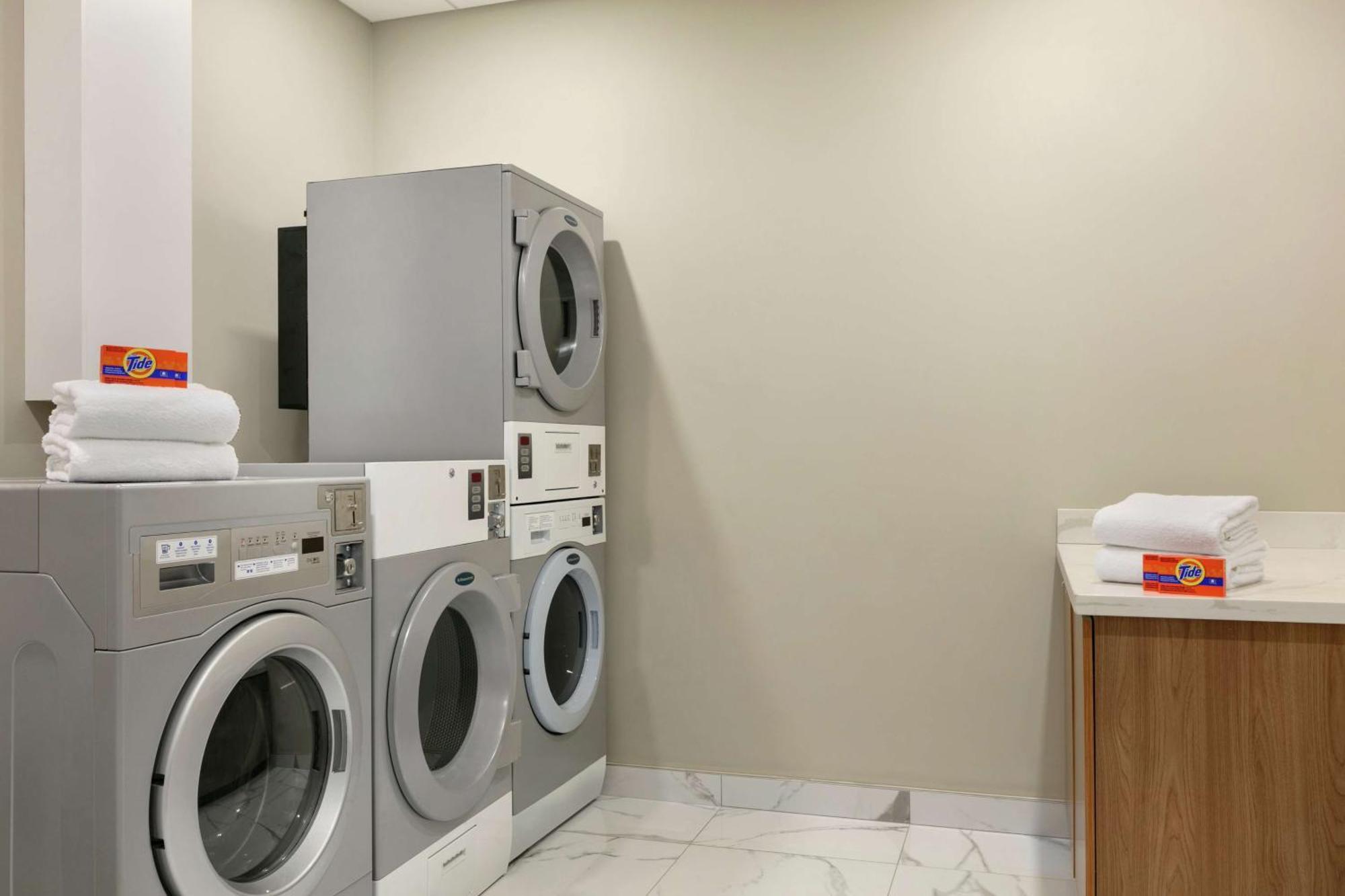 Embassy Suites By Hilton Montreal Airport Pointe-Claire Εξωτερικό φωτογραφία