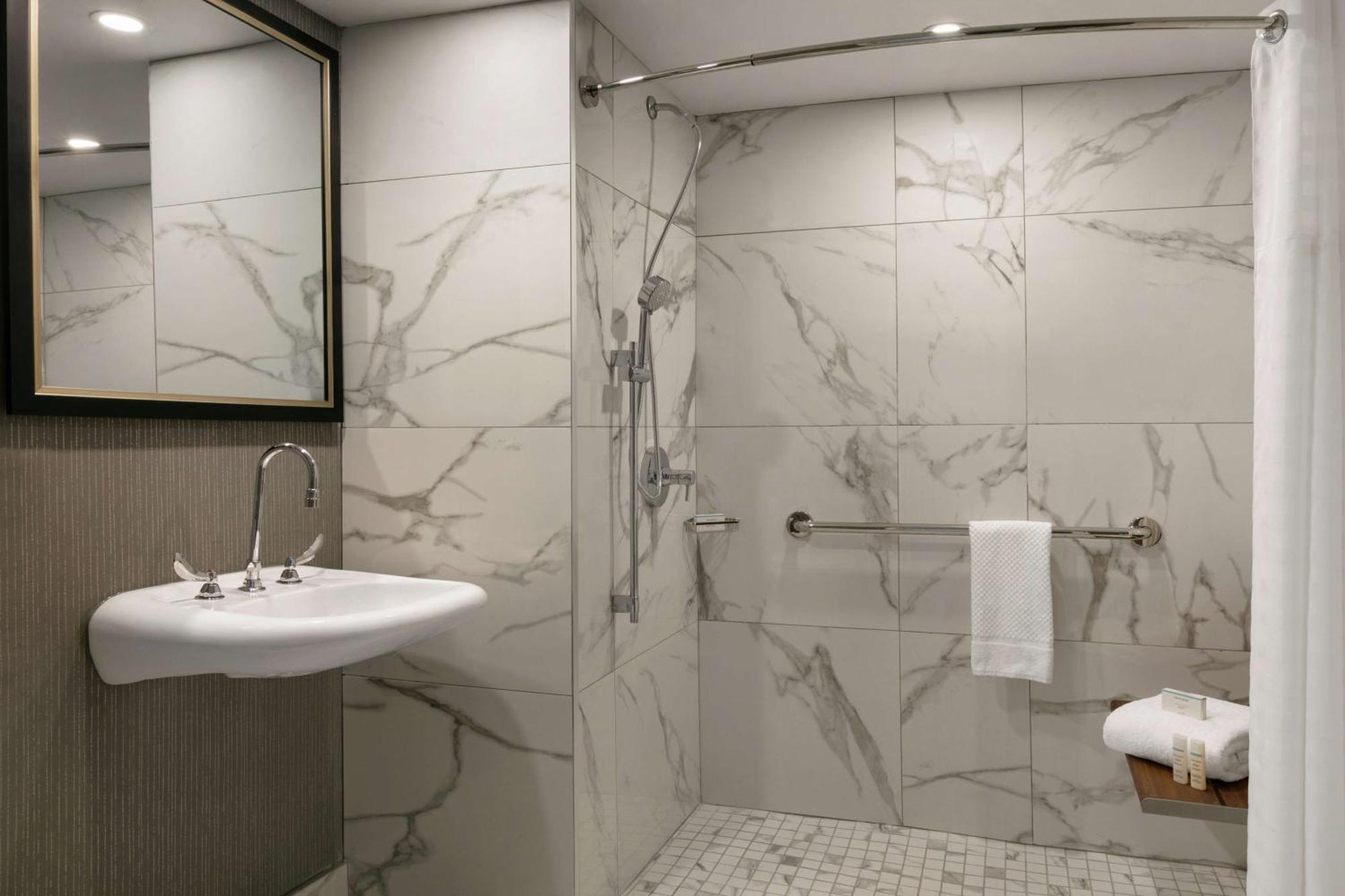 Embassy Suites By Hilton Montreal Airport Pointe-Claire Εξωτερικό φωτογραφία