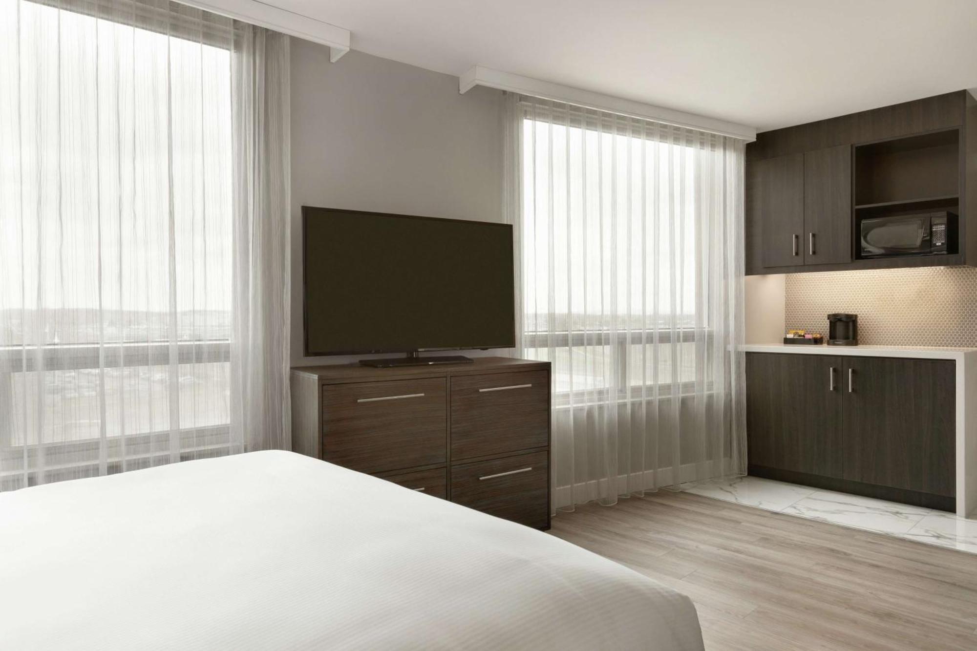 Embassy Suites By Hilton Montreal Airport Pointe-Claire Εξωτερικό φωτογραφία