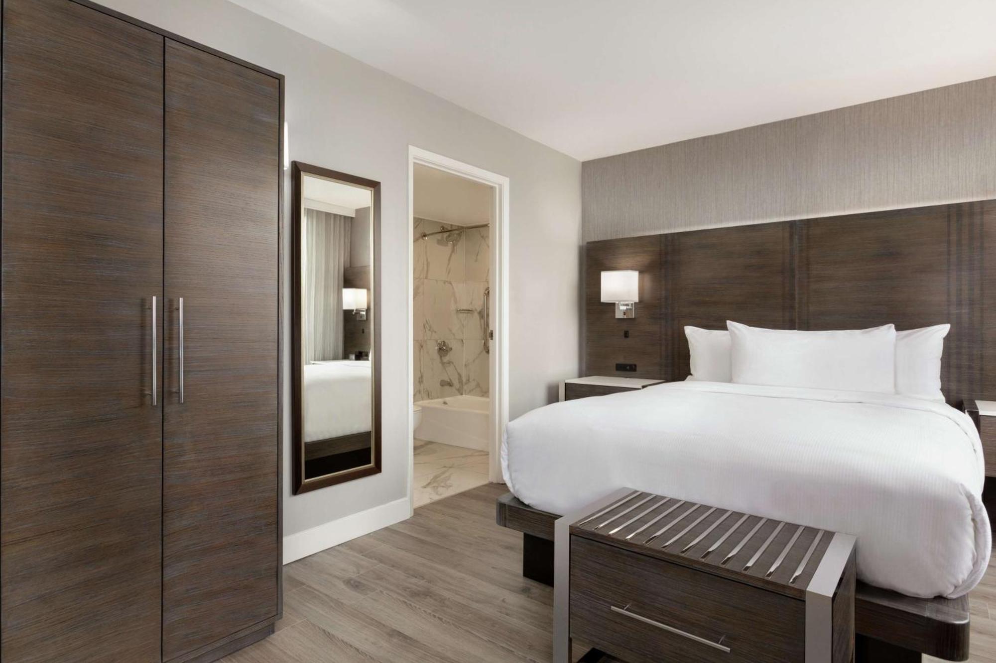 Embassy Suites By Hilton Montreal Airport Pointe-Claire Εξωτερικό φωτογραφία