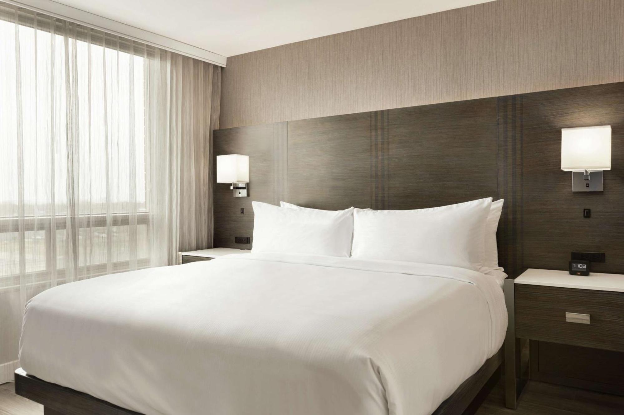 Embassy Suites By Hilton Montreal Airport Pointe-Claire Εξωτερικό φωτογραφία