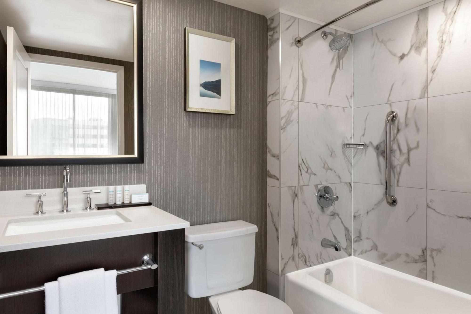 Embassy Suites By Hilton Montreal Airport Pointe-Claire Εξωτερικό φωτογραφία