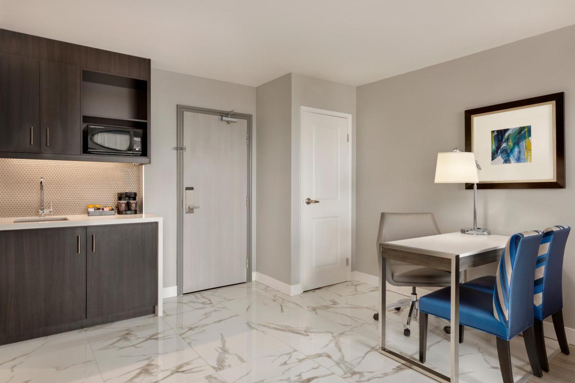 Embassy Suites By Hilton Montreal Airport Pointe-Claire Εξωτερικό φωτογραφία