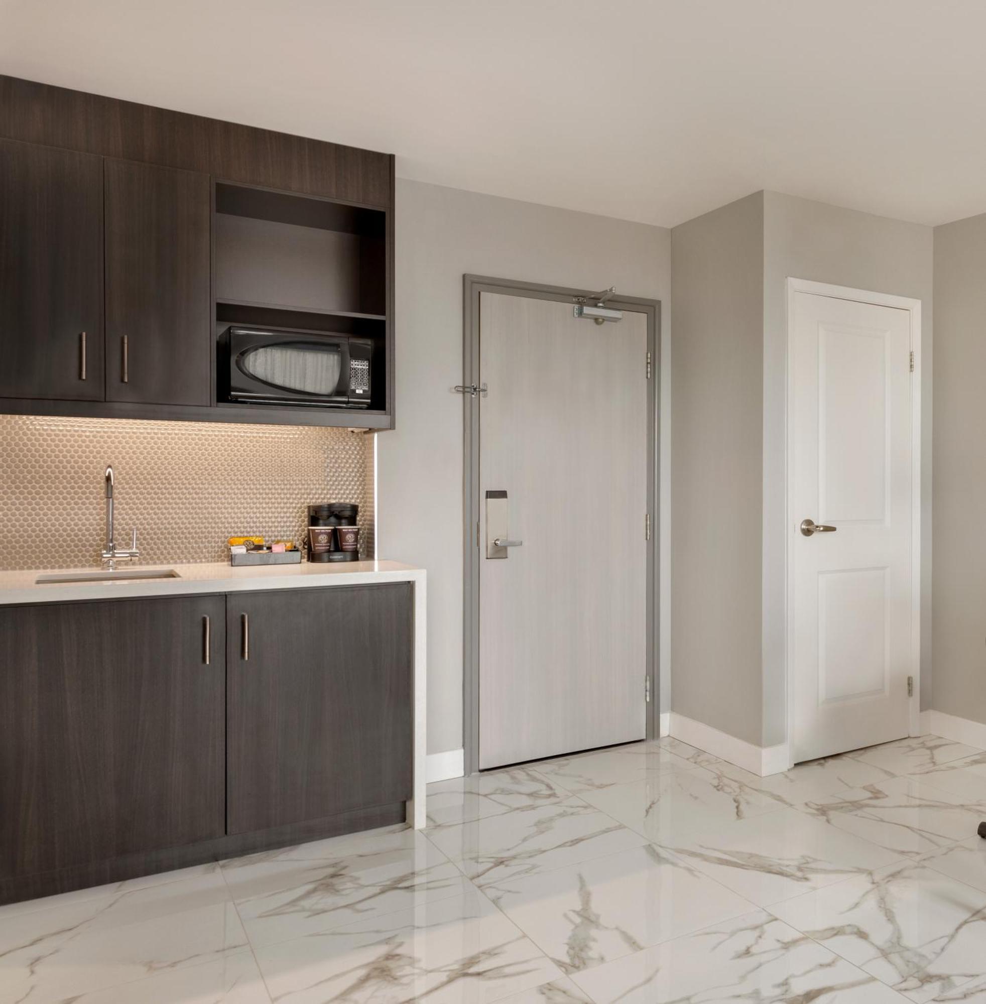 Embassy Suites By Hilton Montreal Airport Pointe-Claire Εξωτερικό φωτογραφία