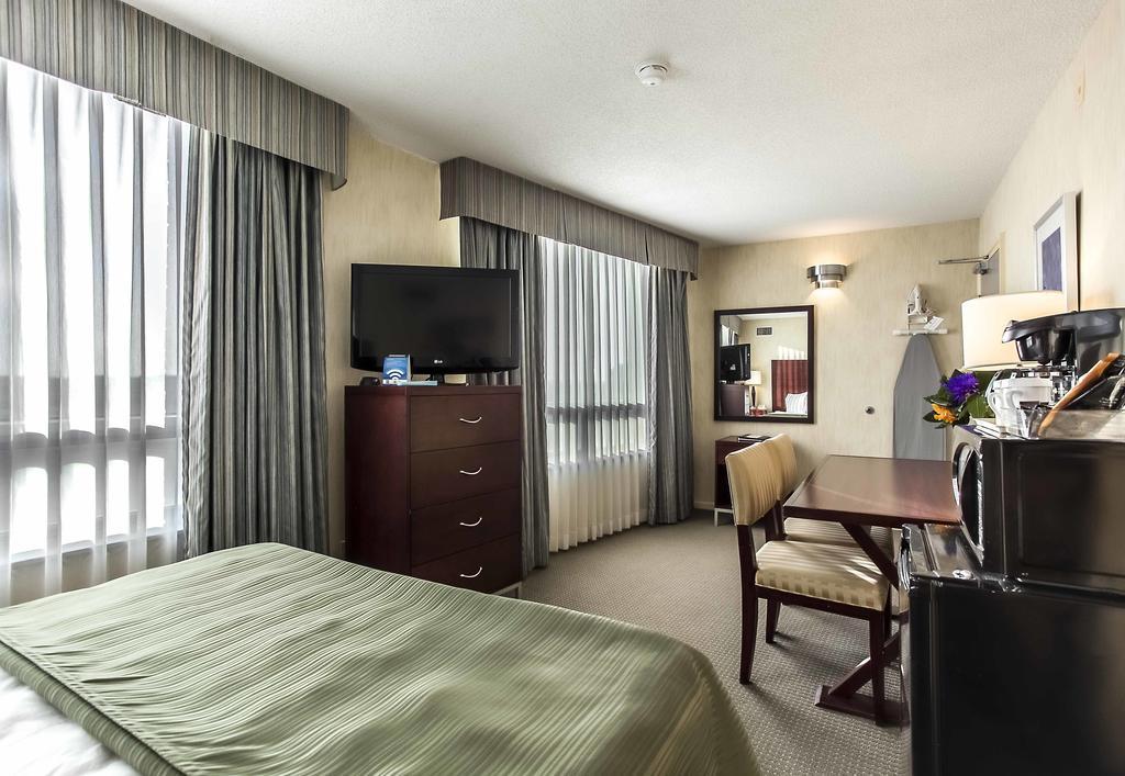 Embassy Suites By Hilton Montreal Airport Pointe-Claire Εξωτερικό φωτογραφία