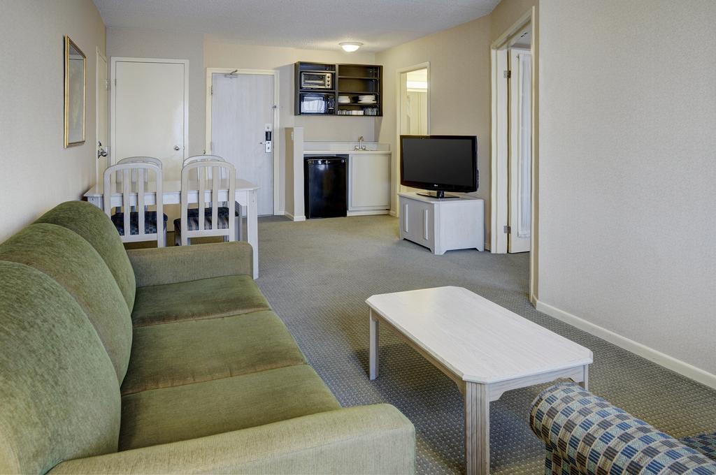 Embassy Suites By Hilton Montreal Airport Pointe-Claire Δωμάτιο φωτογραφία
