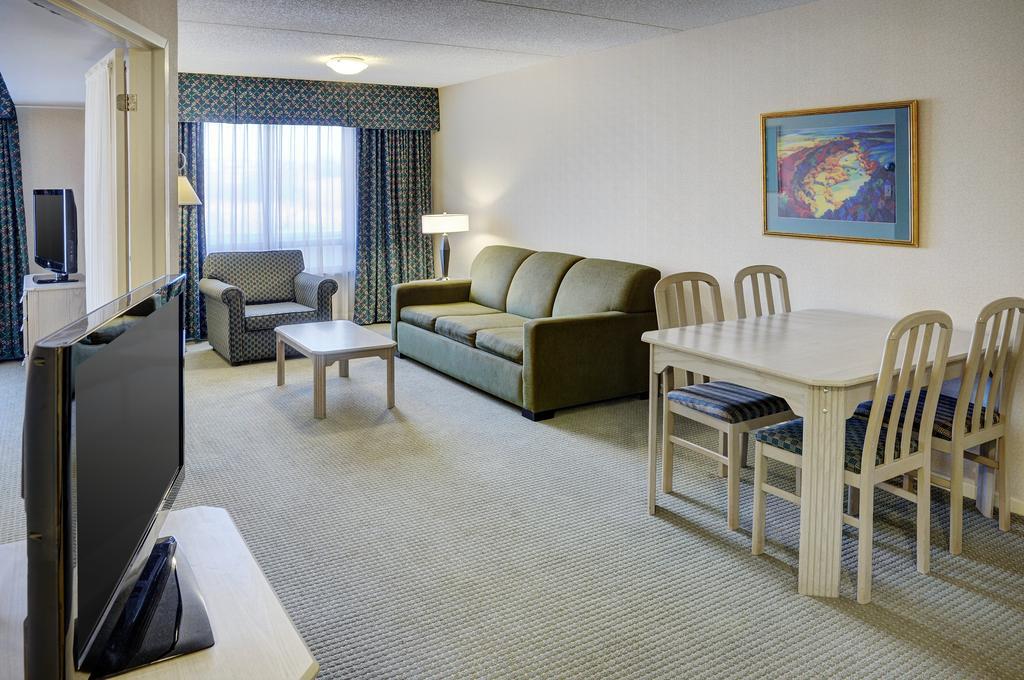 Embassy Suites By Hilton Montreal Airport Pointe-Claire Δωμάτιο φωτογραφία