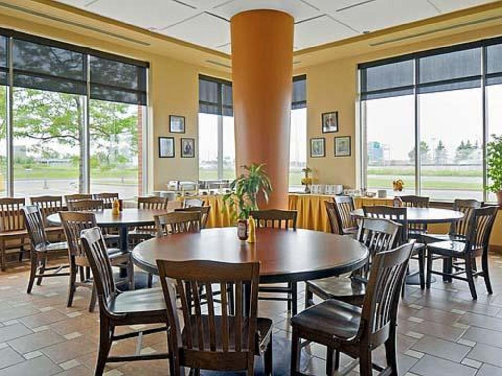 Embassy Suites By Hilton Montreal Airport Pointe-Claire Εξωτερικό φωτογραφία