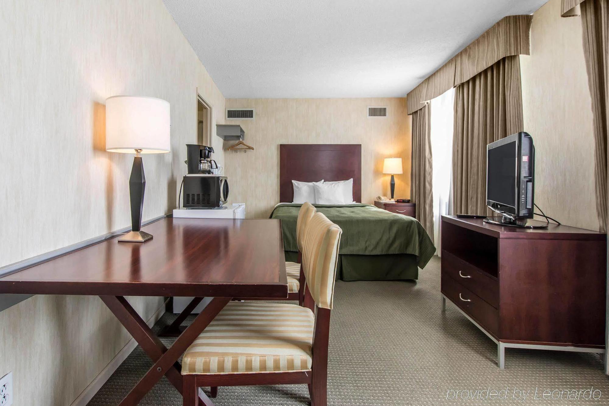 Embassy Suites By Hilton Montreal Airport Pointe-Claire Εξωτερικό φωτογραφία