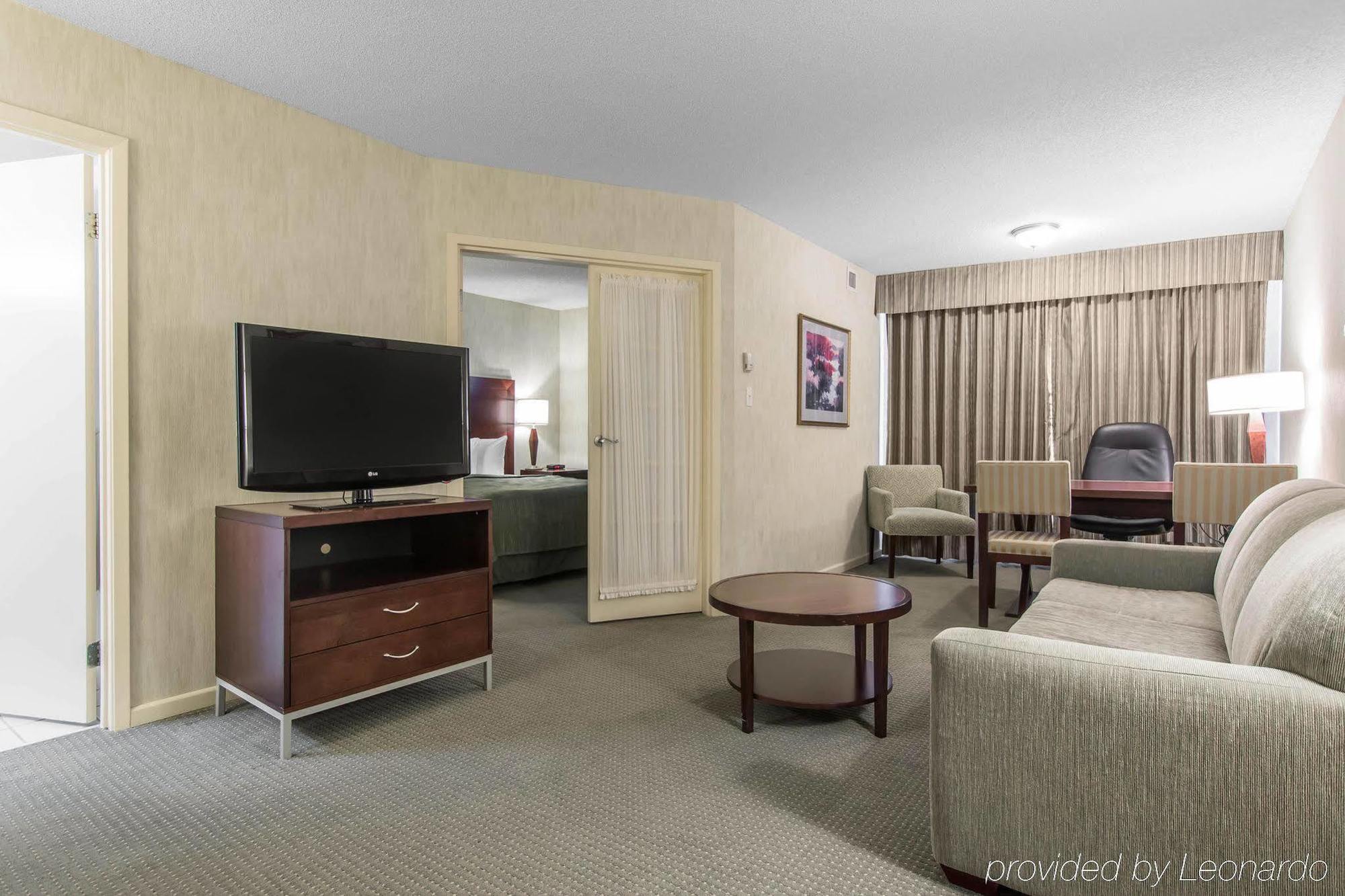 Embassy Suites By Hilton Montreal Airport Pointe-Claire Εξωτερικό φωτογραφία