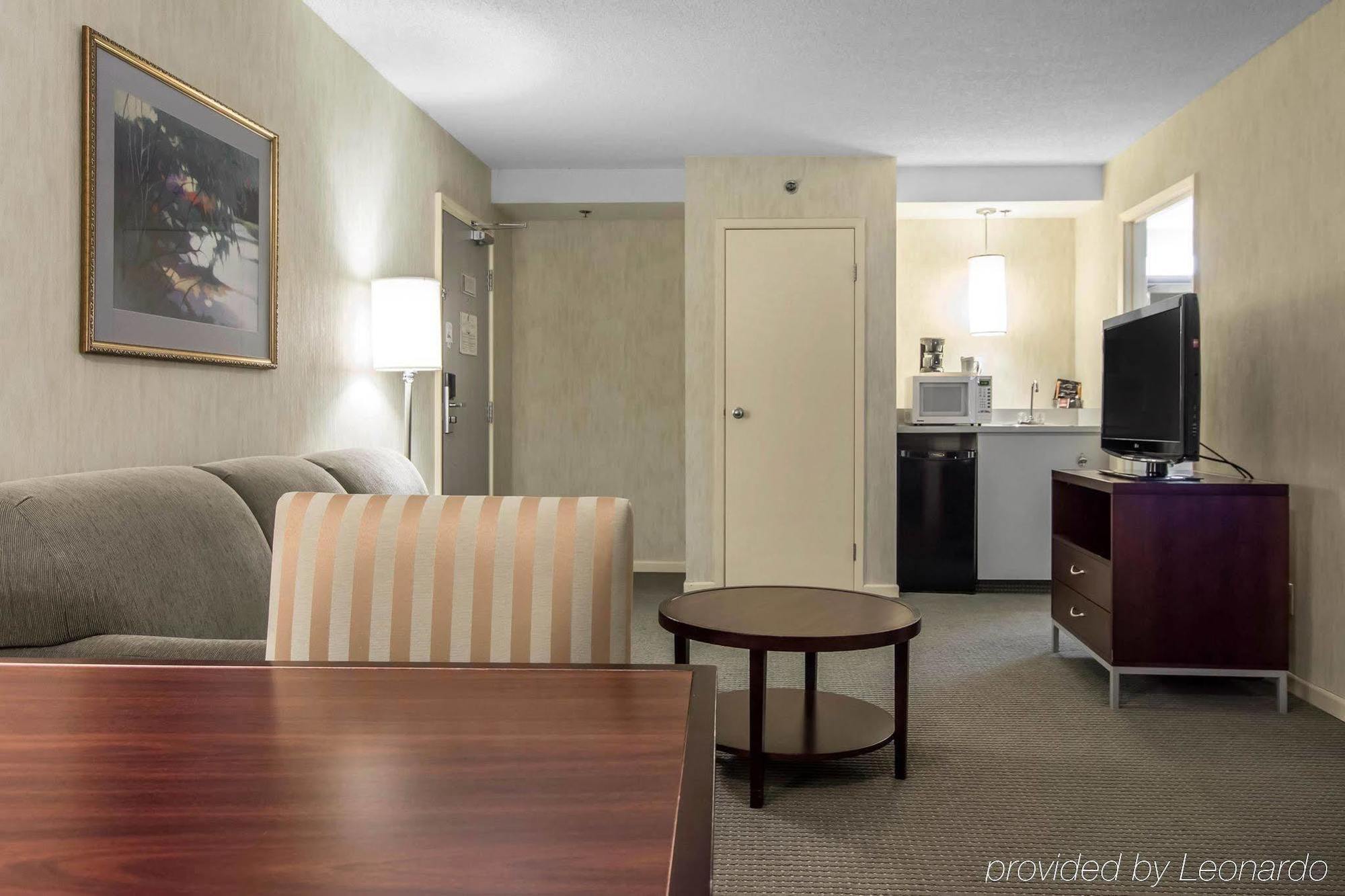 Embassy Suites By Hilton Montreal Airport Pointe-Claire Εξωτερικό φωτογραφία