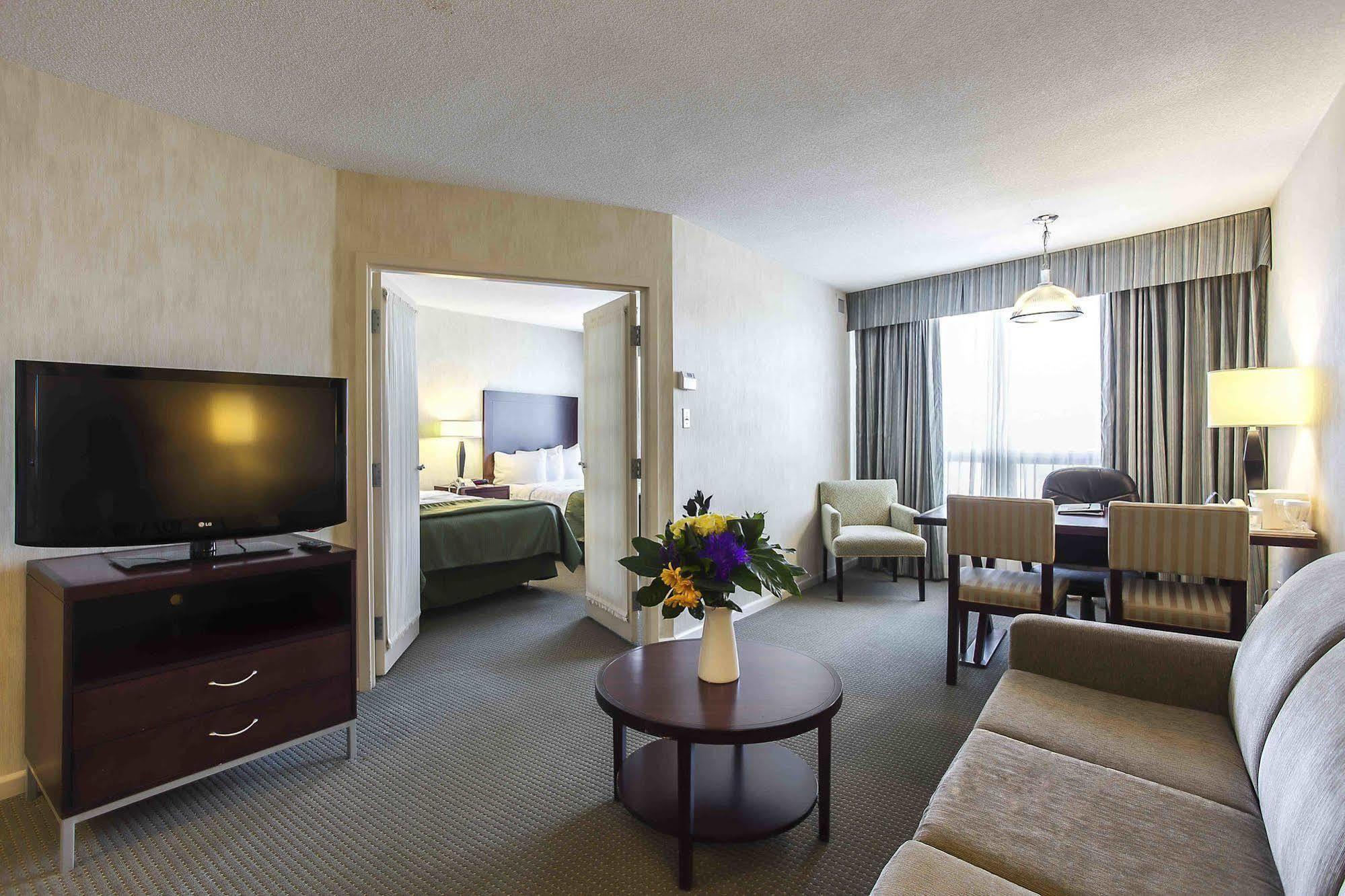 Embassy Suites By Hilton Montreal Airport Pointe-Claire Εξωτερικό φωτογραφία