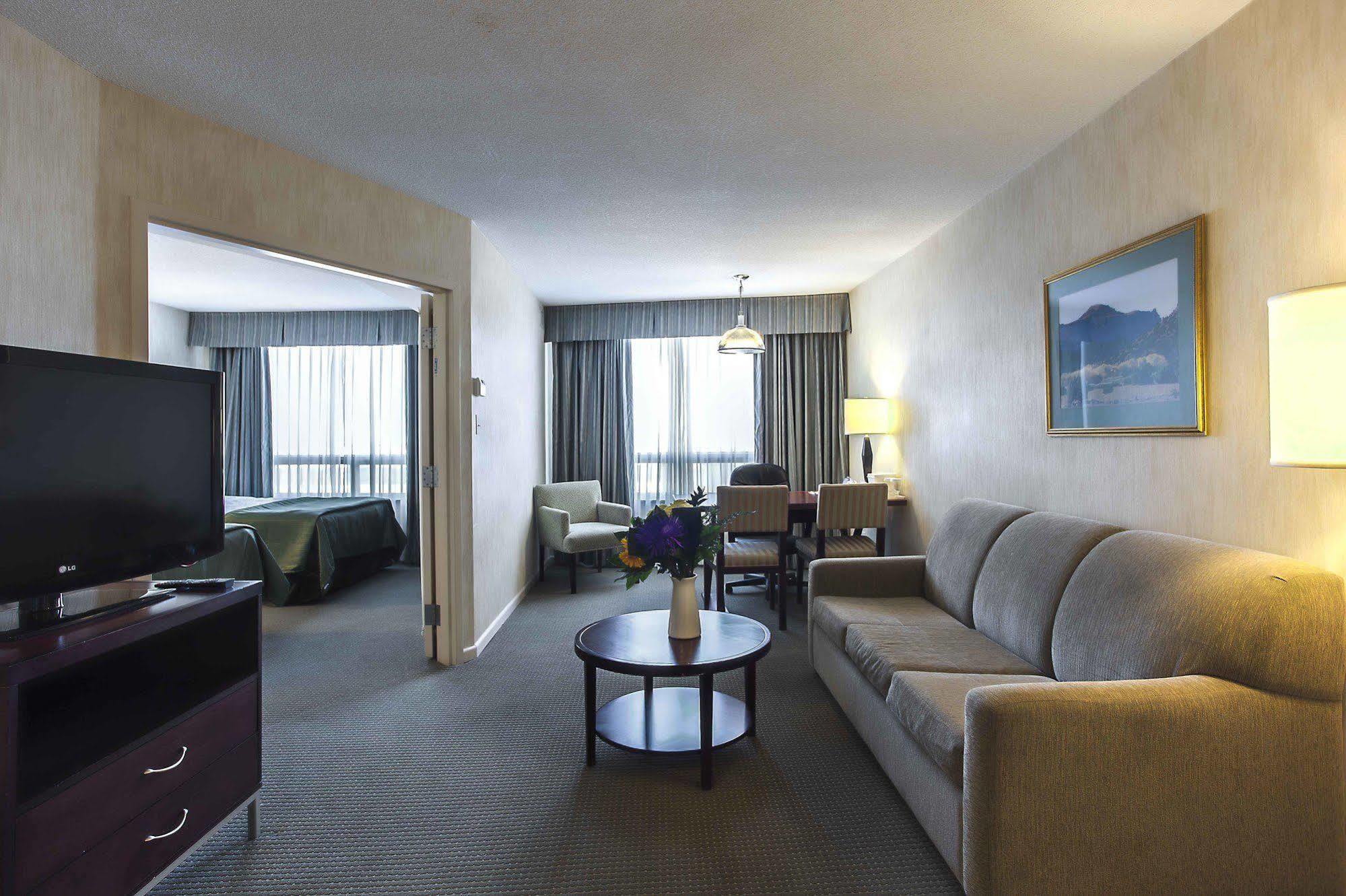 Embassy Suites By Hilton Montreal Airport Pointe-Claire Εξωτερικό φωτογραφία
