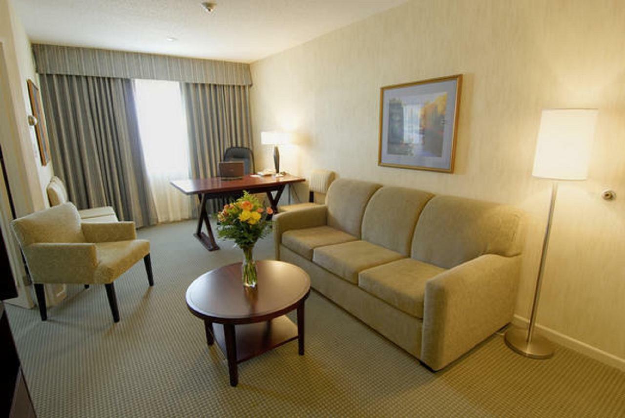 Embassy Suites By Hilton Montreal Airport Pointe-Claire Δωμάτιο φωτογραφία